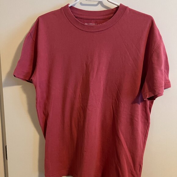 Abercrombie & Fitch Tops - Beautiful Ladies Pink Abercrombie & Fitch T shirt